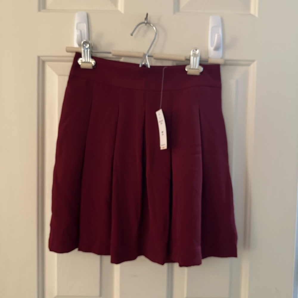 NWT Banana Republic Maroon Pleated Skirt
